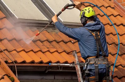 Démoussage et hydrofuge de toiture à la Jemaye-Ponteyraud